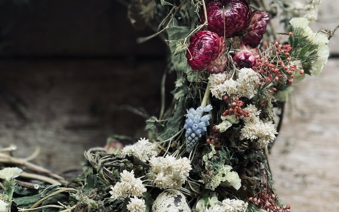 Creative and fun workshop with Wild Willows Flowers at The Old Workshop cafe, Sullington Manor Farm, West Sussex, RH20 4AE. Make your own seasonal wreath and posy.