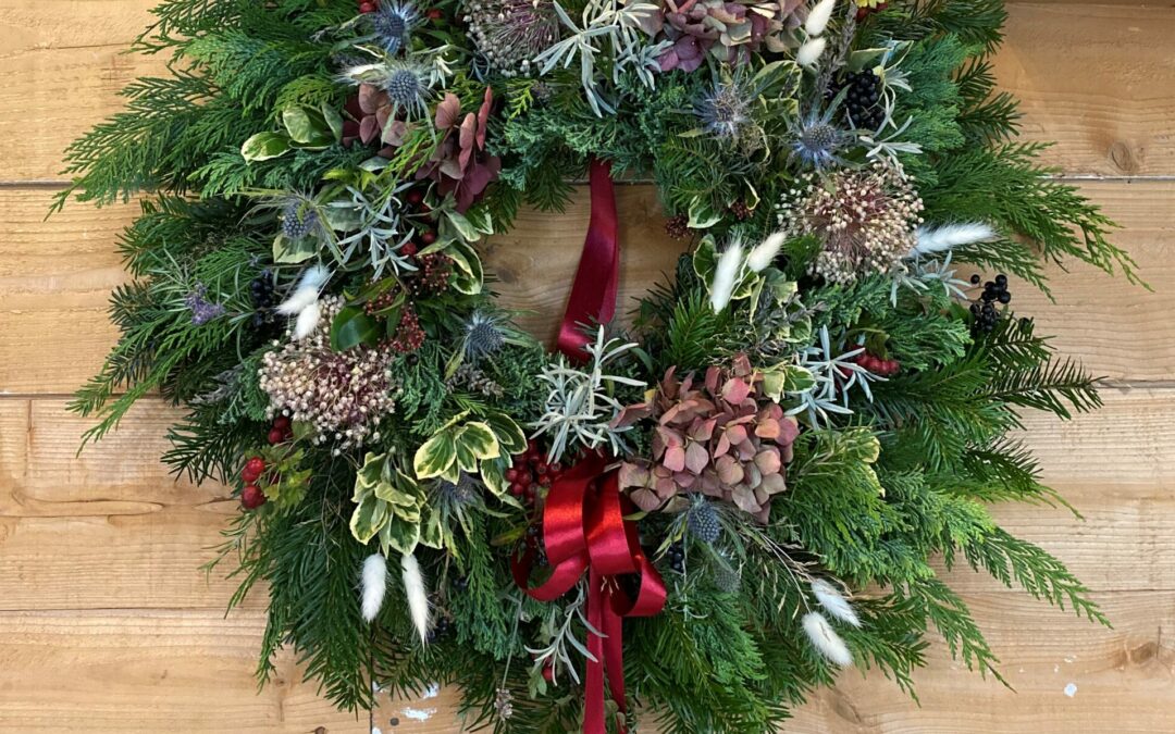 festive wreath workshop, creative Christmas workshop for beginners and all levels at Sullington Manor Farm, West Sussex, RH20 4AE with Sam Gazey from Hot Pink Peony. Based in South Downs in picturesque setting in countryside with refreshments.